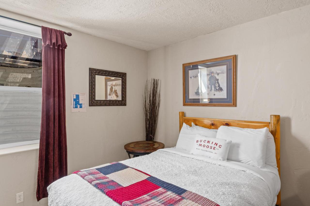 The Bucking Moose Hotel West Yellowstone Exterior photo
