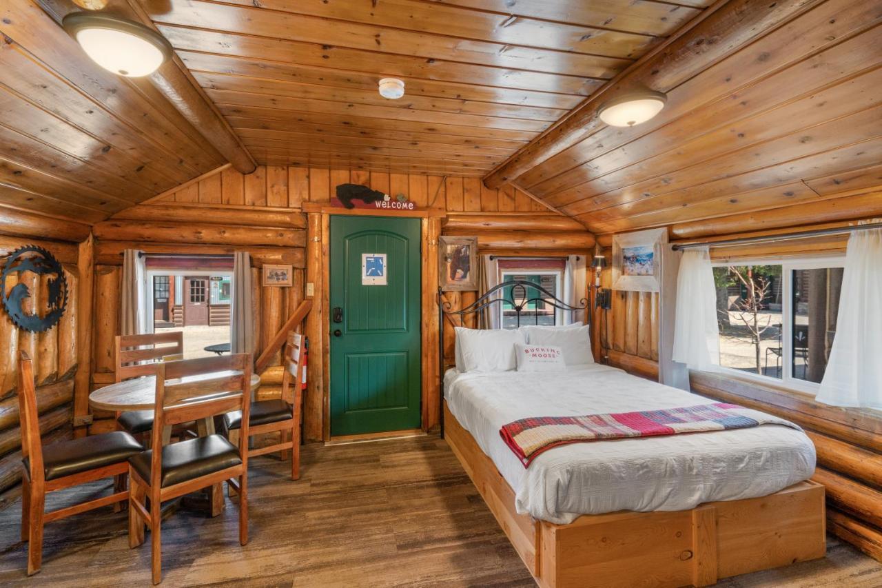 The Bucking Moose Hotel West Yellowstone Exterior photo
