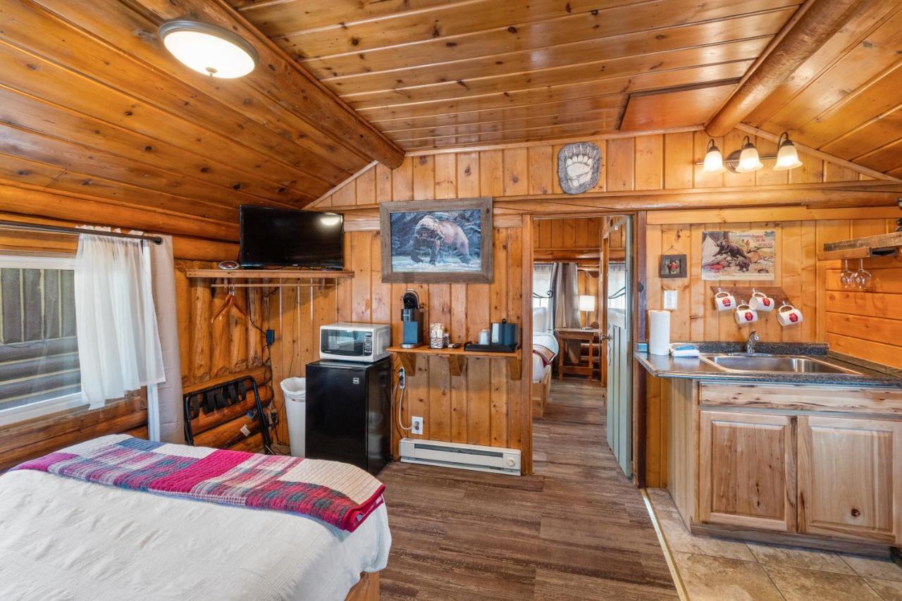 The Bucking Moose Hotel West Yellowstone Exterior photo