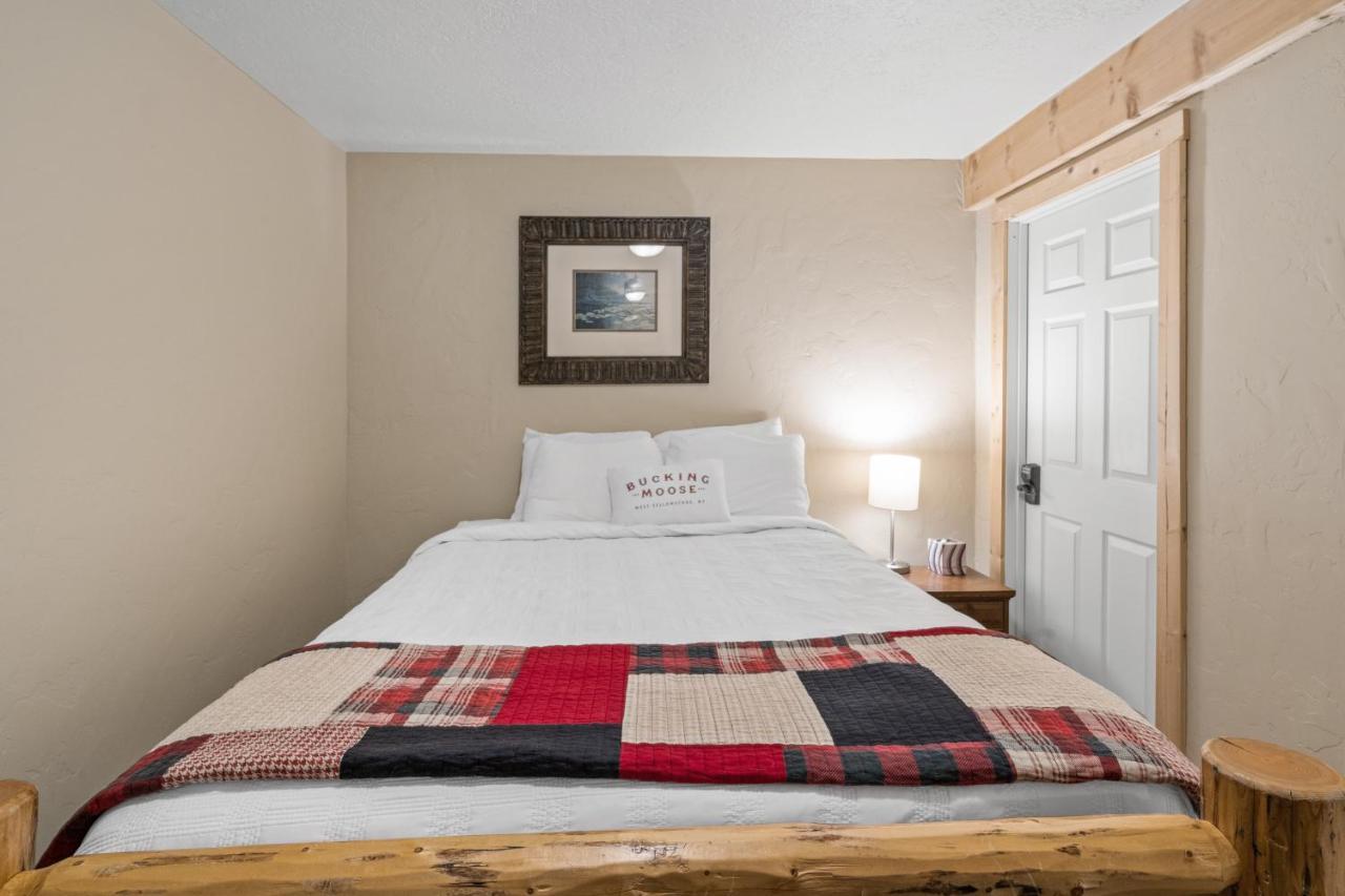 The Bucking Moose Hotel West Yellowstone Exterior photo