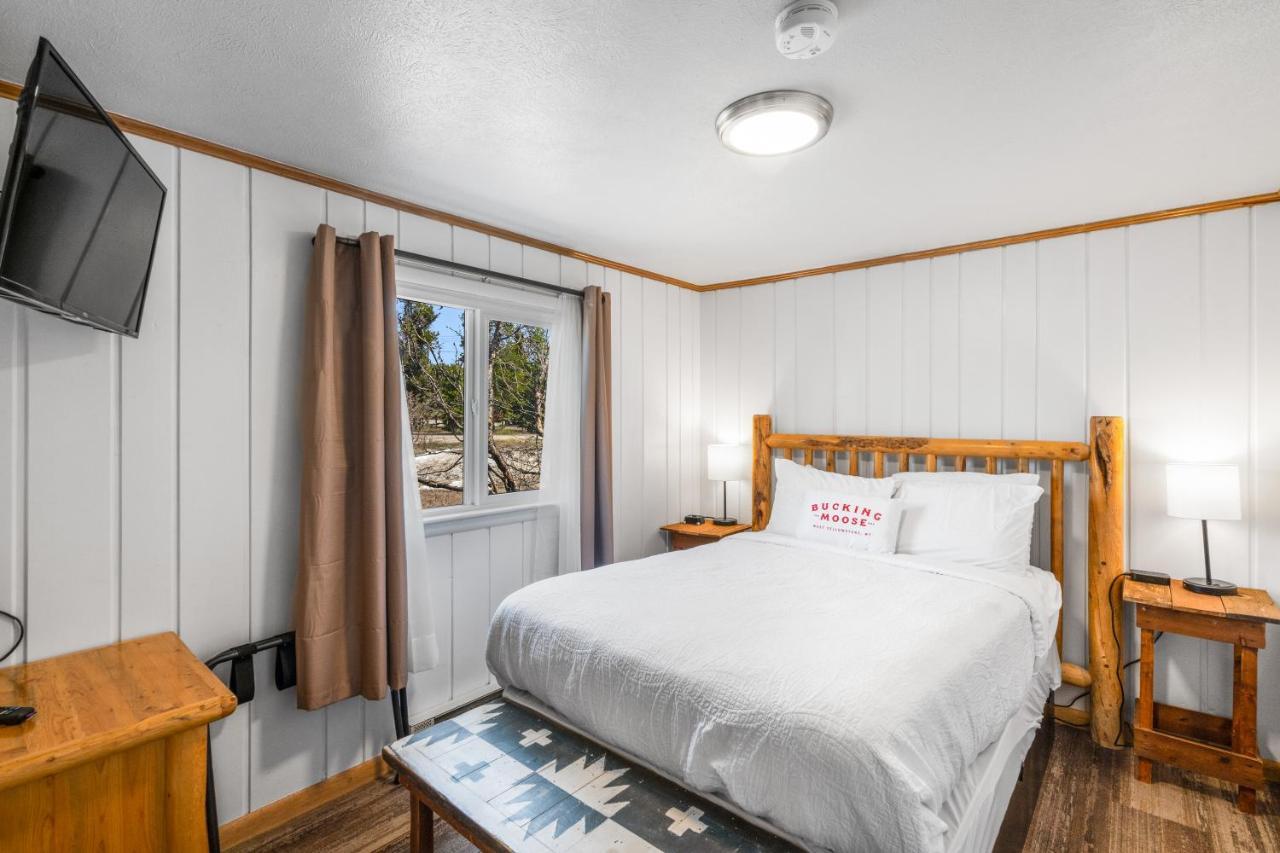 The Bucking Moose Hotel West Yellowstone Exterior photo
