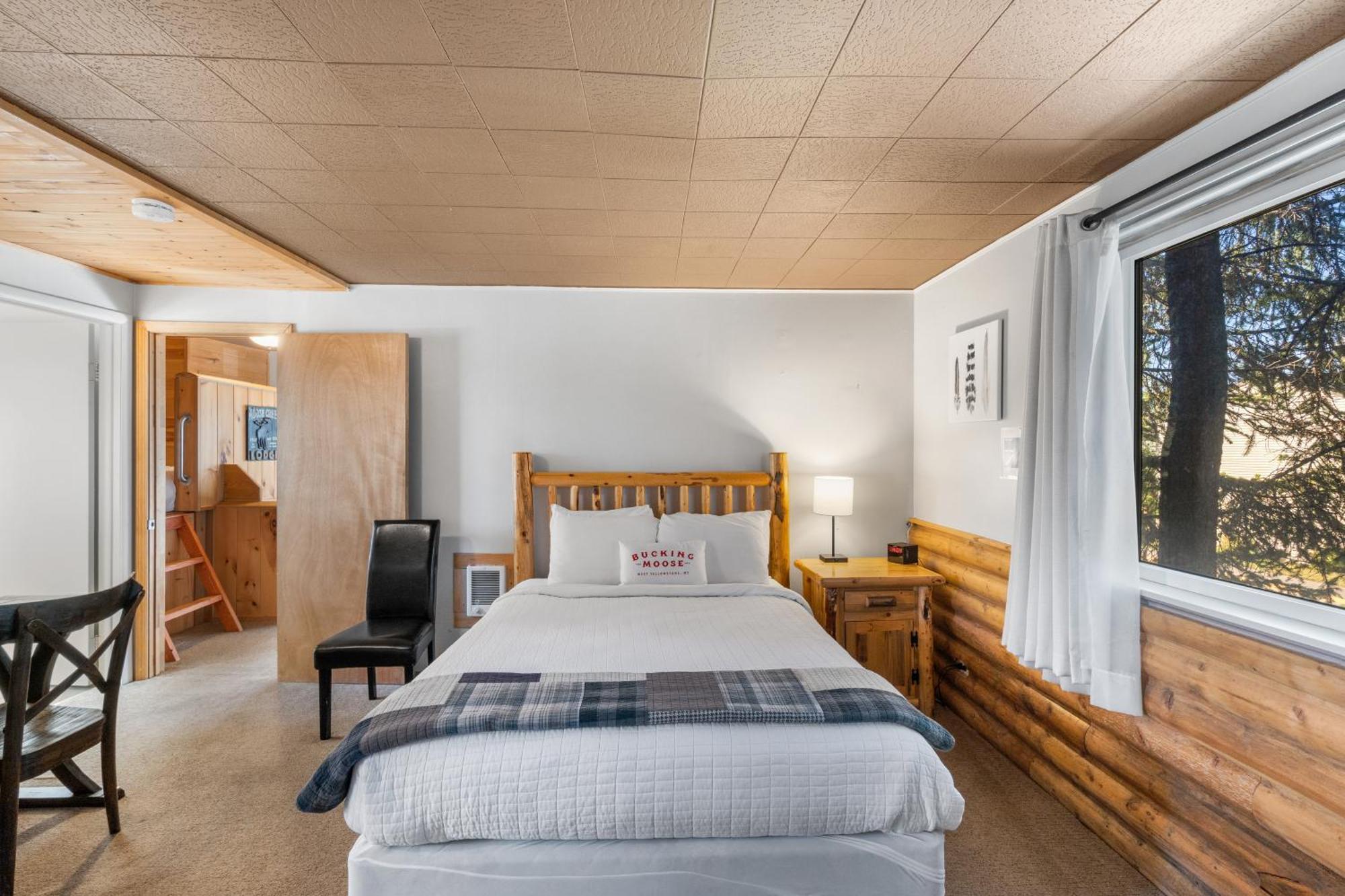 The Bucking Moose Hotel West Yellowstone Exterior photo