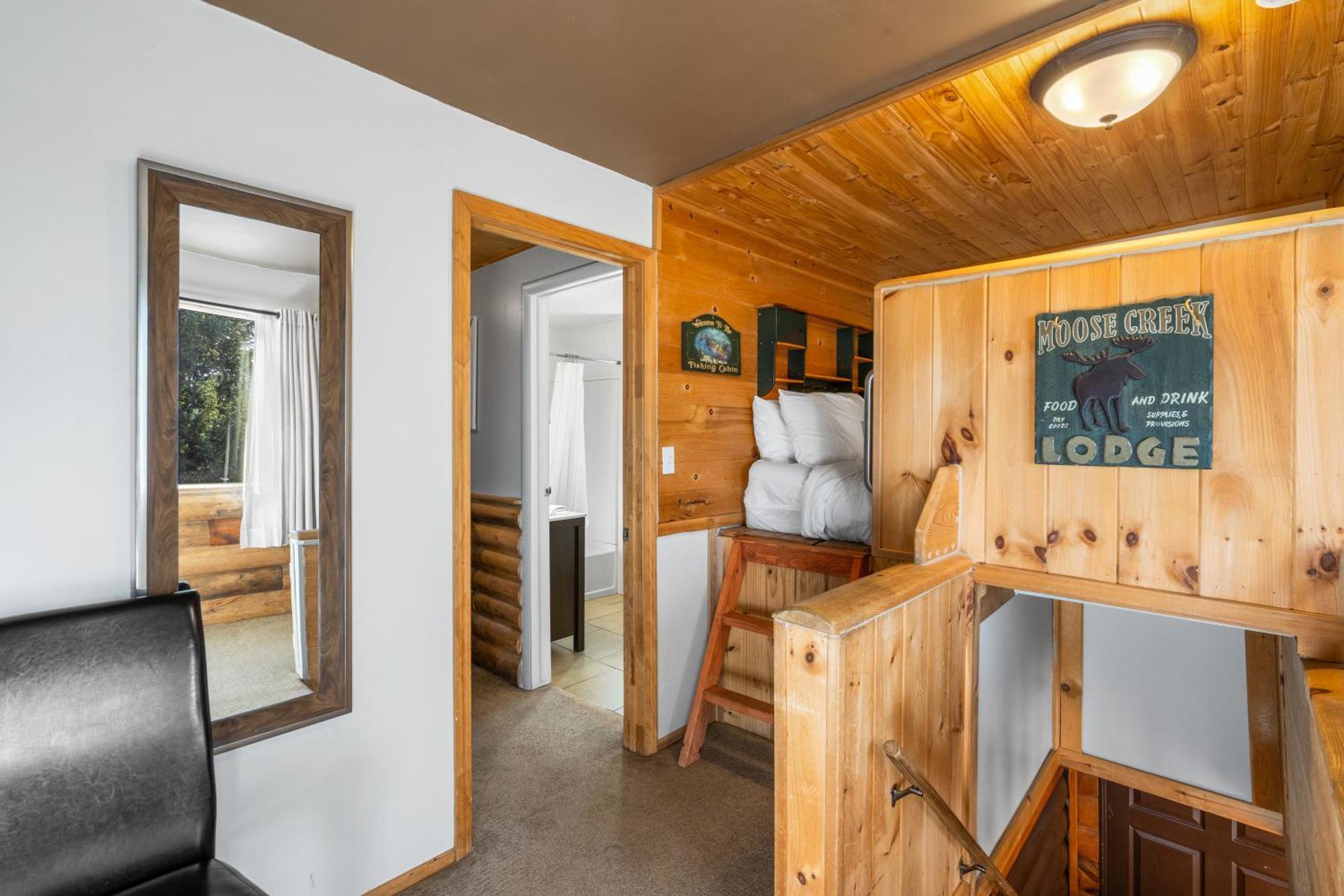 The Bucking Moose Hotel West Yellowstone Exterior photo