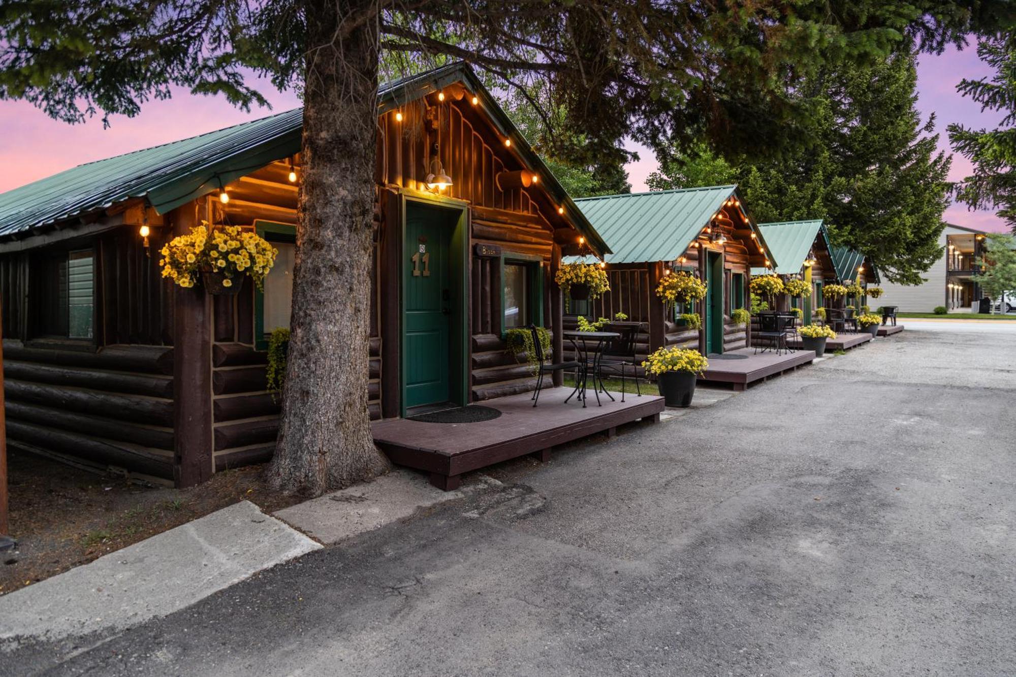 The Bucking Moose Hotel West Yellowstone Exterior photo