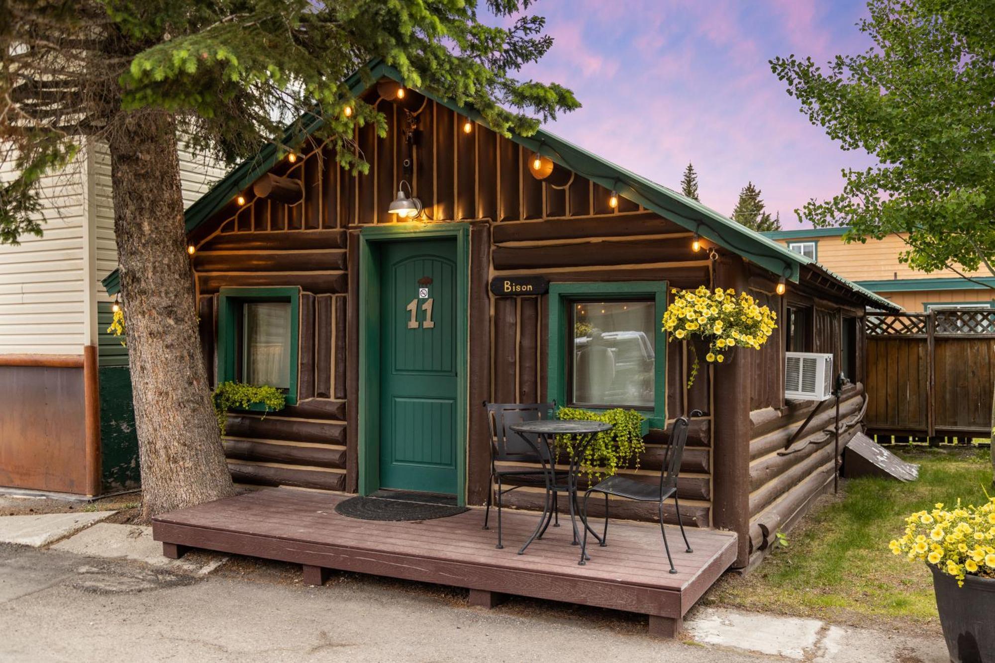The Bucking Moose Hotel West Yellowstone Exterior photo