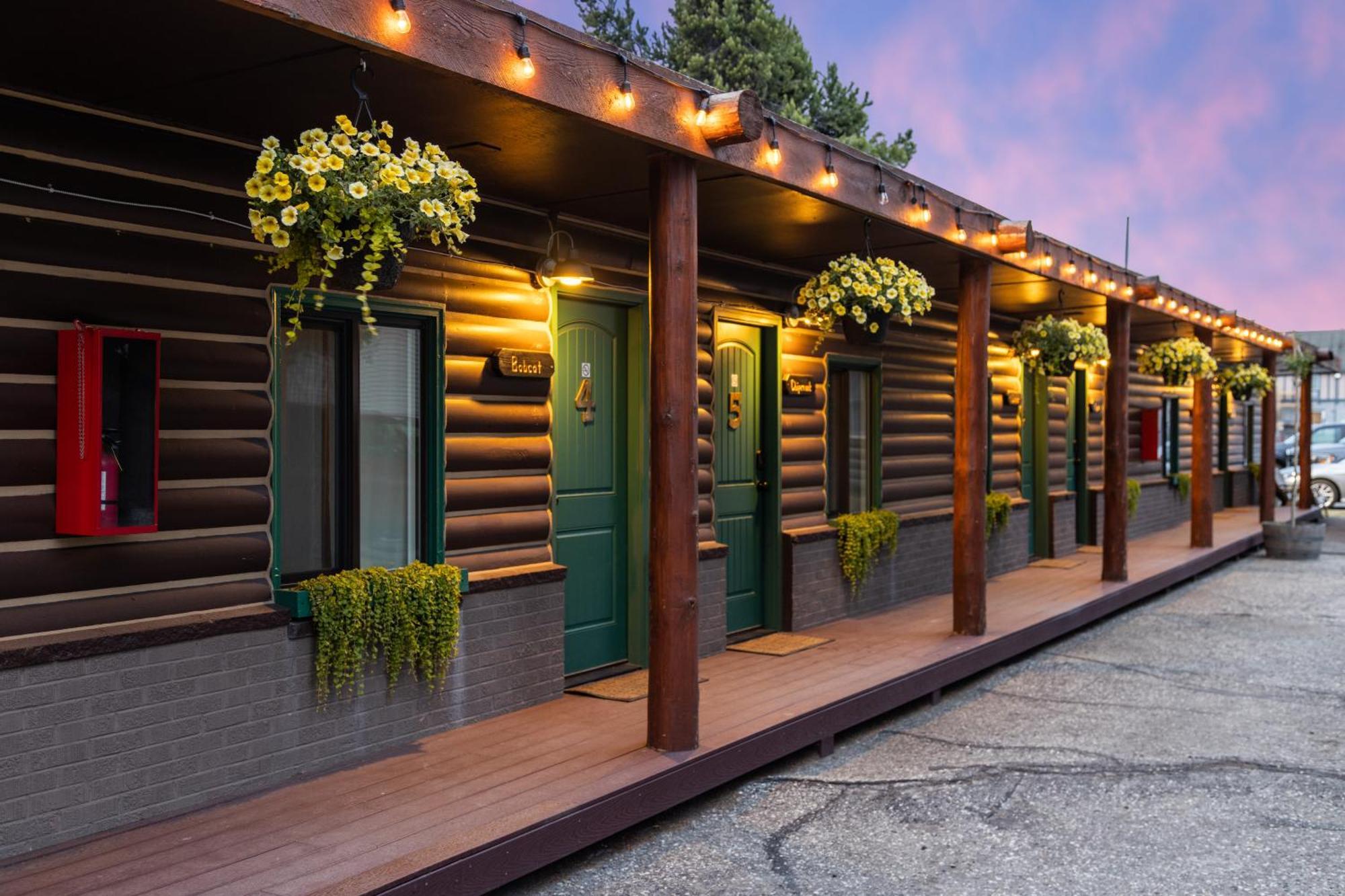 The Bucking Moose Hotel West Yellowstone Exterior photo